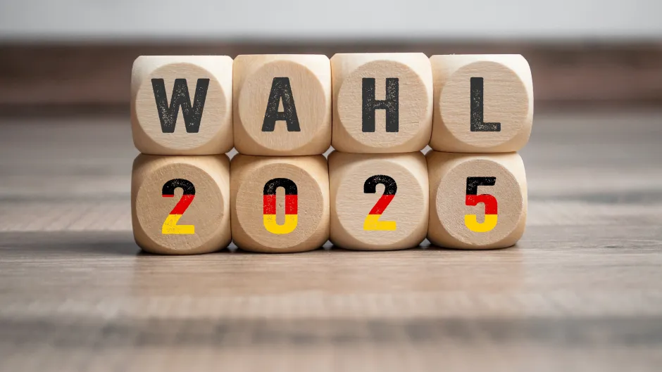 Würfel mit der Aufschrift Bundestagswahl 2025 